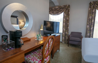 Carousel Desktop Feature Family 2