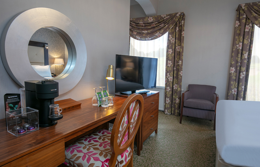 Carousel Desktop Feature Family 2