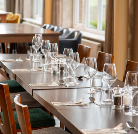 <strong>DINE WITH US</strong>