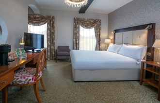 Carousel Desktop Feature Family 1