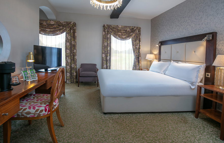 Carousel Desktop Feature Family 1