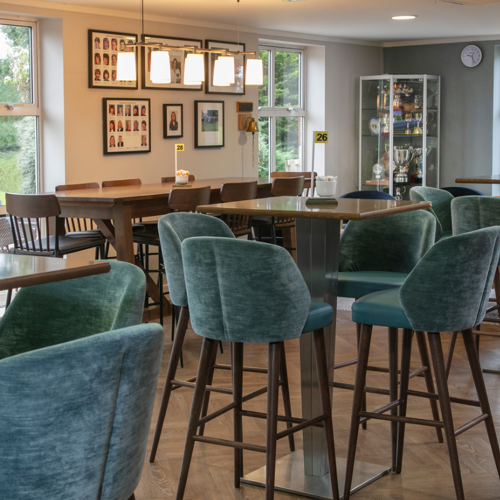 <p>GORGE BAR & LOUNGE</p>