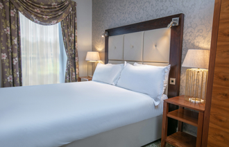 Carousel Desktop Feature Family 3